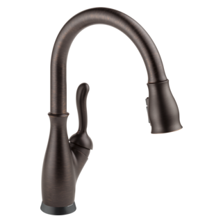 Delta Leland: Single Handle Pull-Down Kitchen Faucet with Touch<sub>2</sub>O and ShieldSpray Technologies