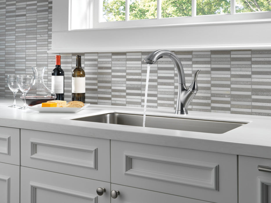 Delta Linden 4153 Single Handle Pull-Out Kitchen Faucet, arctic stainless - view 5