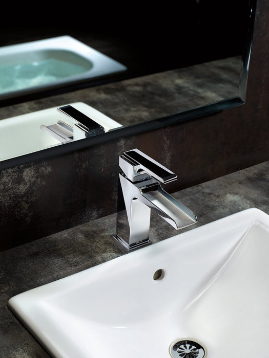 Delta Ara 568LF Single Handle Channel Bathroom Faucet, chrome - view 4