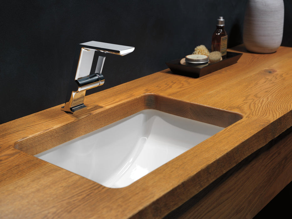 Delta Pivotal 699 Single Handle Mid-Height Vessel Bathroom Faucet
