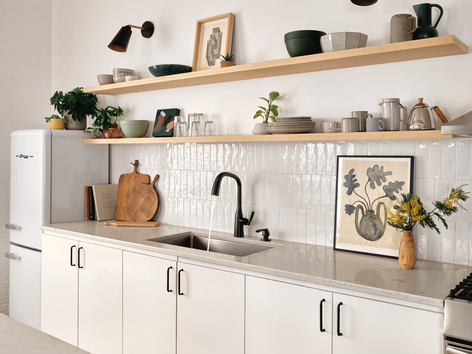 Delta Stryke 9176 Single Handle Pull-Down Kitchen Faucet, matte black - view 4