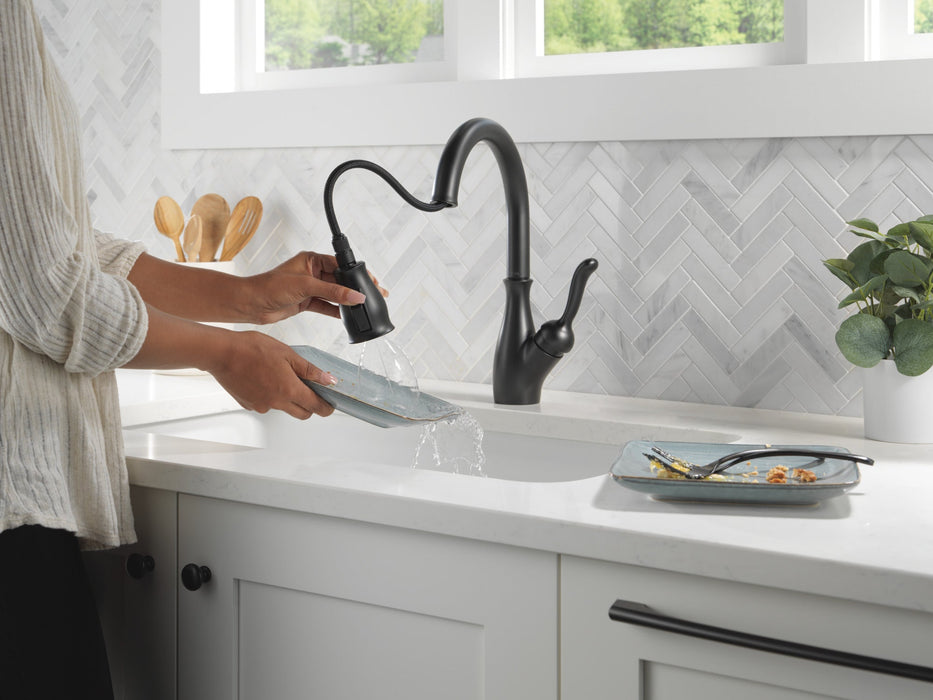 Delta Leland 9178 Single Handle Pull-Down Kitchen Faucet with ShieldSpray Technology, matte black - view 5