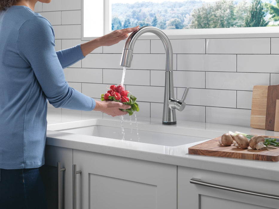 Delta Monrovia: Single Handle Pull-Down Kitchen Faucet With Touch2O Technology, lumicoat arctic stainless - view 5