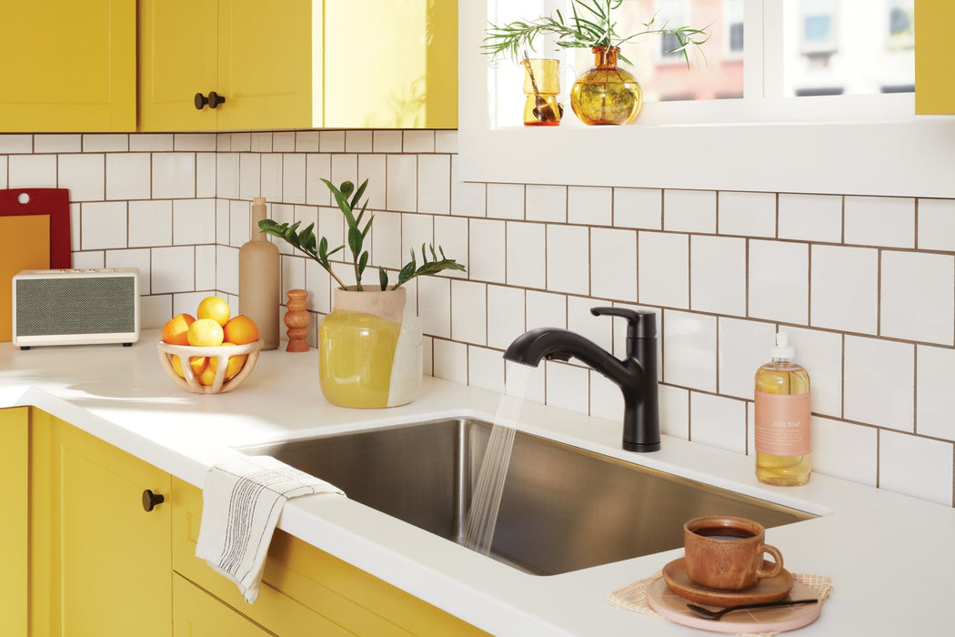 Peerless Parkwood P6935LF Single Handle Pullout Kitchen Faucet