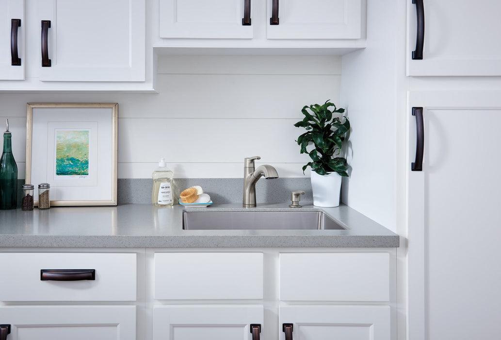 Peerless Parkwood P6935LF Single Handle Pullout Kitchen Faucet